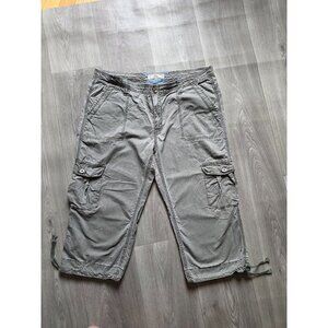 Levis Womens Green Cargo Capri Pants Size 14 100% Cotton Casual Style